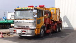 牽引レッカー車　（16tクレーン付）